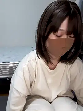 izumi  123 online show from November 4, 2025, 9:25 pm