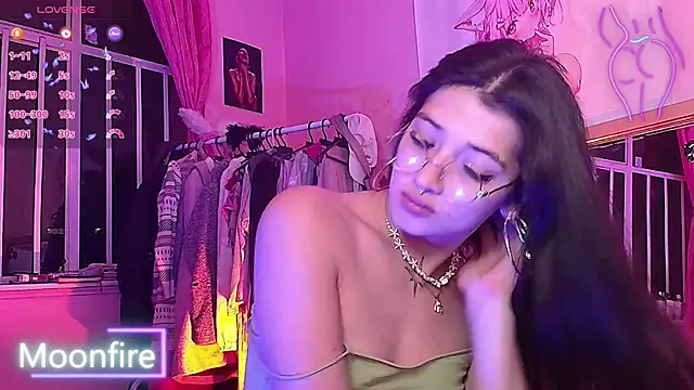 Snapshot of moonfiredancer chatting on September 10, 2025, 3:28 am moonfiredancer online show from September 10, 2025, 3:28 am