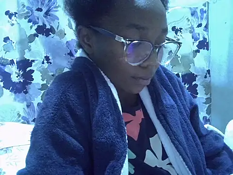 ElianeHot online show from June 13, 2026, 6:39 pm