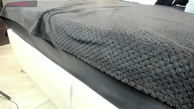 LIZ HOLMES online show from January 22, 2025, 10:07 am