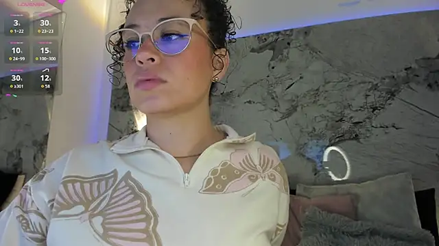 LIZ HOLMES online show from December 17, 2025, 11:05 am