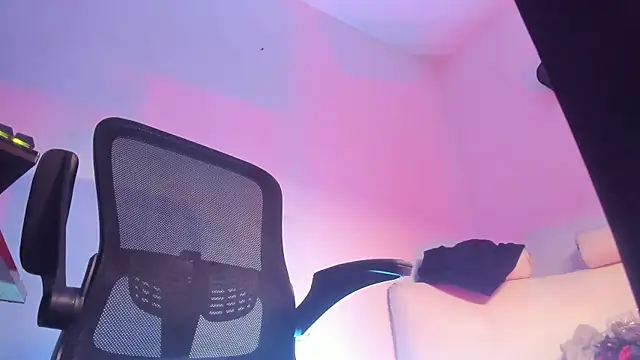 s sven03 online show from December 3, 2025, 12:18 am