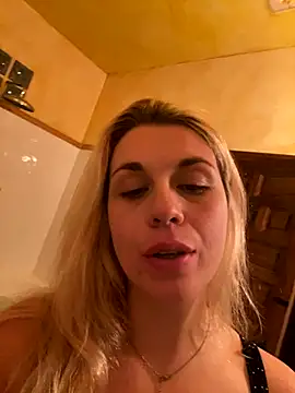 eskarlata255 online show from October 3, 2025, 11:57 pm