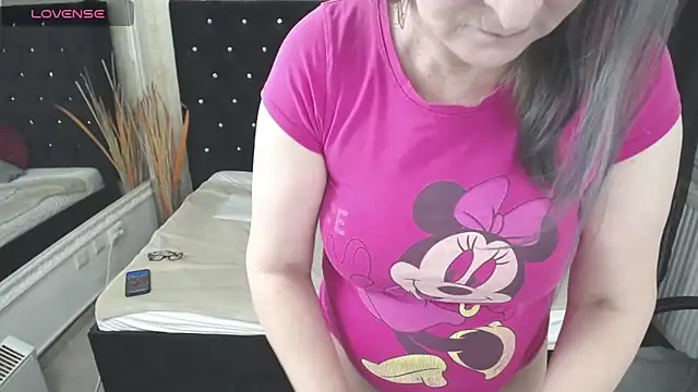 Snapshot of Lilly_hott chatting on March 6, 2025, 6:59 pm Lilly hott online show from March 6, 2025, 6:59 pm