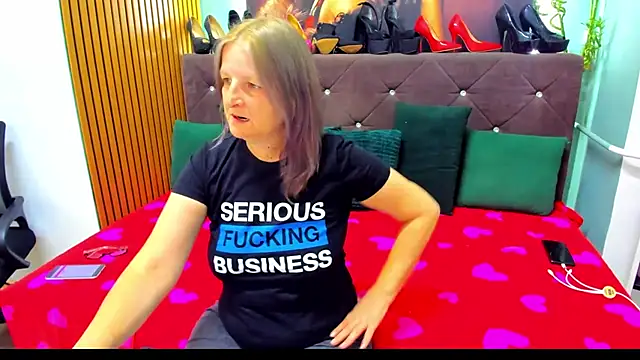 Snapshot of Lilly_hott chatting on October 1, 2025, 5:30 pm Lilly hott online show from October 1, 2025, 5:30 pm