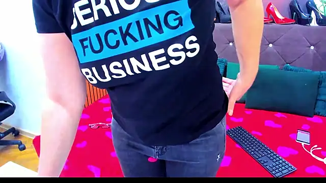 Snapshot of Lilly_hott chatting on October 8, 2025, 5:54 pm Lilly hott online show from October 8, 2025, 5:54 pm