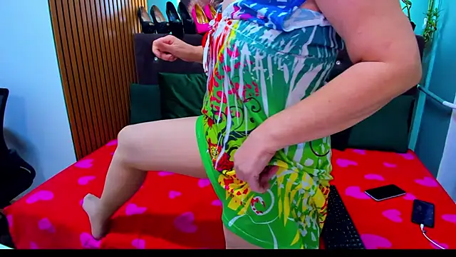 Snapshot of Lilly_hott chatting on October 15, 2025, 6:52 pm Lilly hott online show from October 15, 2025, 6:52 pm