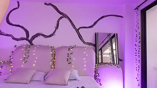 Rubi Sky online show from December 19, 2025, 1:51 pm