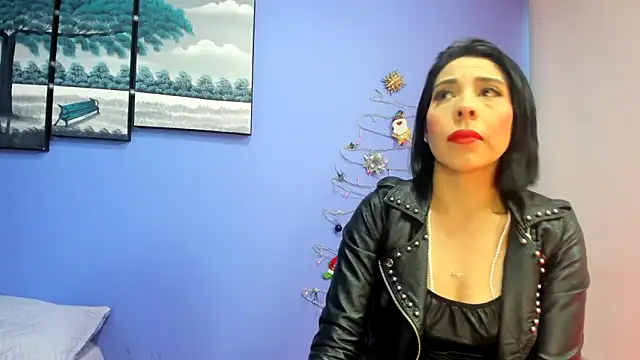 AdelleLennox cg online show from December 13, 2024, 11:13 am