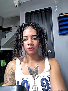 pretty pettite online show from December 19, 2025, 10:39 pm