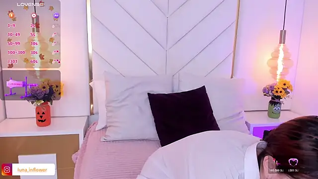 Flor delunaa online show from October 26, 2025, 12:44 pm