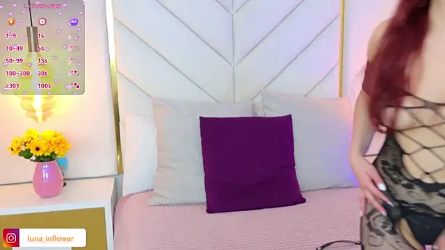 Flor delunaa online show from May 10, 2026, 1:05 pm