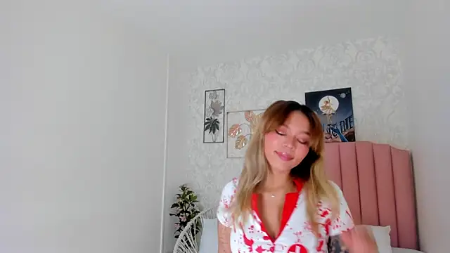 Adria ross online show from October 31, 2025, 12:39 pm