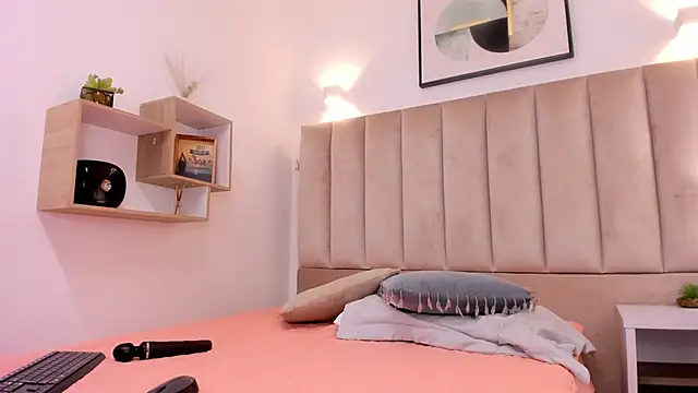 Snapshot of Anniie_Queen chatting on December 7, 2024, 3:25 am Anniie Queen online show from December 7, 2024, 3:25 am