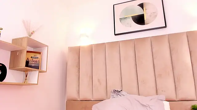 Snapshot of Anniie_Queen chatting on February 10, 2025, 6:20 am Anniie Queen online show from February 10, 2025, 6:20 am