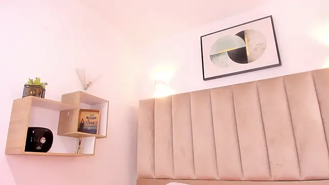 Snapshot of Anniie_Queen chatting on February 12, 2025, 3:29 am Anniie Queen online show from February 12, 2025, 3:29 am