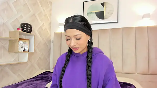 Anniie Queen online show from May 15, 2026, 3:35 am