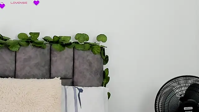 VeronicaTonu online show from December 16, 2024, 6:27 pm