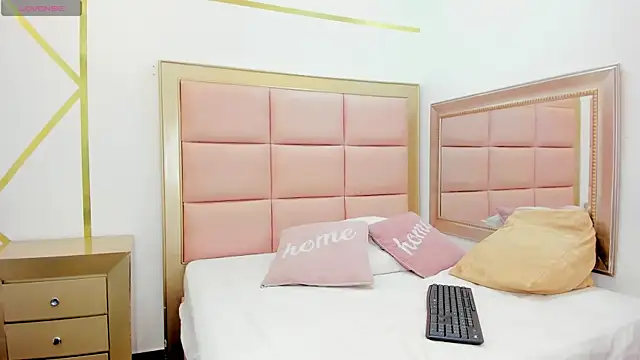 Snapshot of Mady-Edwards chatting on January 18, 2025, 2:03 am Mady-Edwards online show from January 18, 2025, 2:03 am