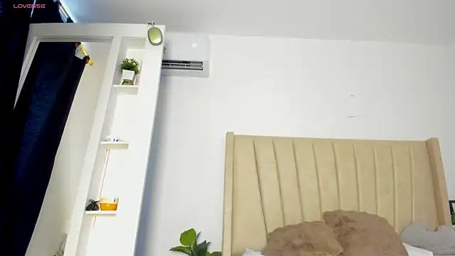 Snapshot of Mady-Edwards chatting on September 18, 2025, 9:06 pm Mady-Edwards online show from September 18, 2025, 9:06 pm