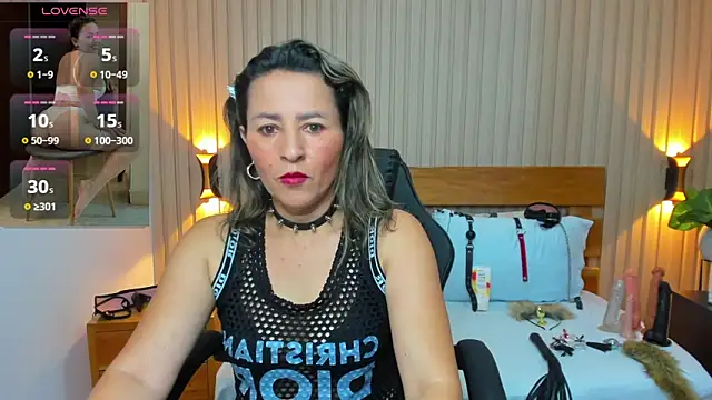 Snapshot of luciana_ballesteros_ chatting on December 5, 2024, 12:33 pm luciana ballesteros online show from December 5, 2024, 12:33 pm