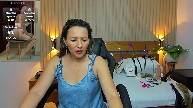 Snapshot of luciana_ballesteros_ chatting on December 22, 2024, 1:00 pm luciana ballesteros online show from December 22, 2024, 1:00 pm
