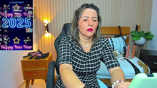 Snapshot of luciana_ballesteros_ chatting on January 15, 2025, 12:47 pm luciana ballesteros online show from January 15, 2025, 12:47 pm