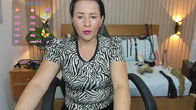 Snapshot of luciana_ballesteros_ chatting on February 27, 2025, 12:34 pm luciana ballesteros online show from February 27, 2025, 12:34 pm