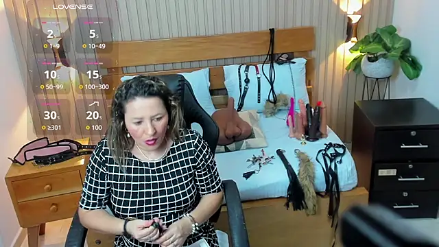 Snapshot of luciana_ballesteros_ chatting on October 6, 2025, 12:24 pm luciana ballesteros  online show from October 6, 2025, 12:24 pm