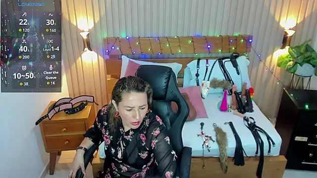 luciana ballesteros  online show from December 17, 2025, 12:44 pm