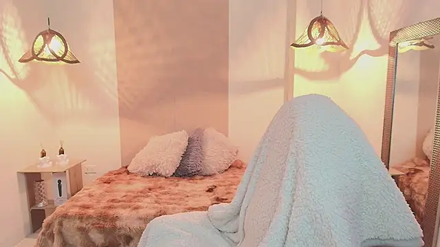 RamonaSimons online show from March 22, 2025, 8:04 pm