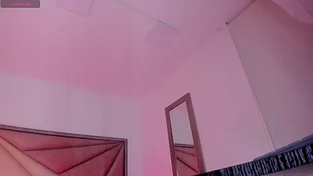 Snapshot of FaloonRoussel chatting on September 26, 2025, 6:12 pm FaloonRoussel online show from September 26, 2025, 6:12 pm