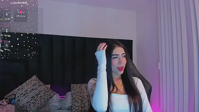 Snapshot of FaloonRoussel chatting on October 7, 2025, 12:08 am FaloonRoussel online show from October 7, 2025, 12:08 am