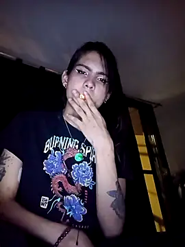 lilithnyx333 online show from May 4, 2026, 4:08 am