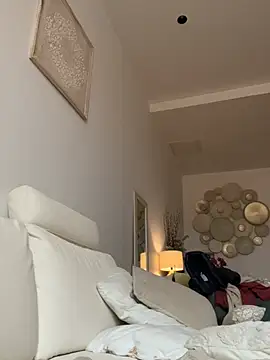 lyajoliee online show from March 6, 2026, 8:11 am