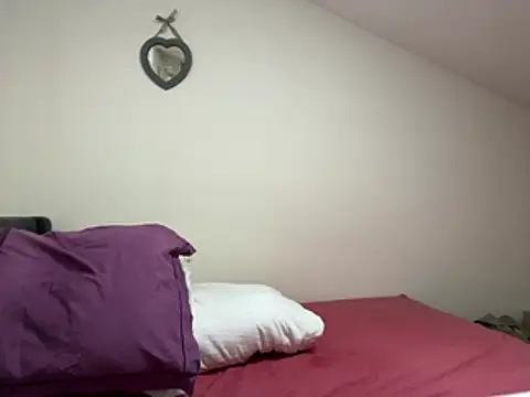 lyajoliee online show from April 3, 2026, 8:23 am