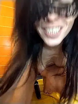 Snapshot of EmySkinny85 chatting on January 15, 2025, 8:58 pm EmySkinny85 online show from January 15, 2025, 8:58 pm