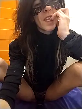 Snapshot of EmySkinny85 chatting on January 20, 2025, 9:11 pm EmySkinny85 online show from January 20, 2025, 9:11 pm