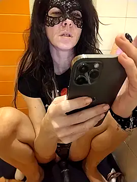 Snapshot of EmySkinny85 chatting on February 13, 2025, 2:52 pm EmySkinny85 online show from February 13, 2025, 2:52 pm