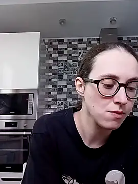 Snapshot of MartiniiSelenna chatting on January 6, 2025, 6:47 am MartiniiSelenna online show from January 6, 2025, 6:47 am