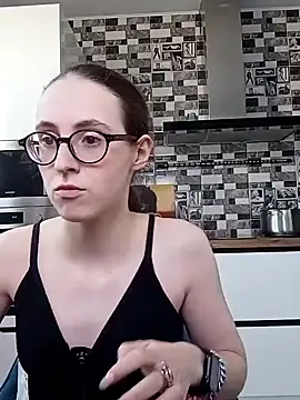 Snapshot of MartiniiSelenna chatting on January 10, 2025, 9:34 am MartiniiSelenna online show from January 10, 2025, 9:34 am
