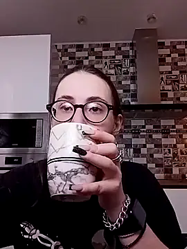 Snapshot of MartiniiSelenna chatting on January 21, 2025, 6:43 am MartiniiSelenna online show from January 21, 2025, 6:43 am