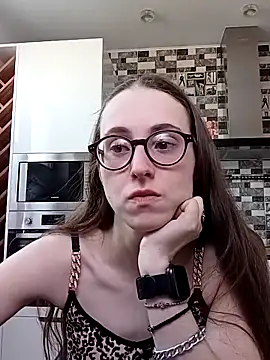 Snapshot of MartiniiSelenna chatting on February 17, 2025, 9:46 am MartiniiSelenna online show from February 17, 2025, 9:46 am