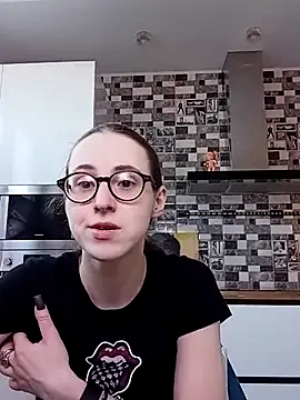 Snapshot of MartiniiSelenna chatting on February 18, 2025, 6:48 am MartiniiSelenna online show from February 18, 2025, 6:48 am
