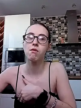 Snapshot of MartiniiSelenna chatting on February 19, 2025, 6:44 am MartiniiSelenna online show from February 19, 2025, 6:44 am
