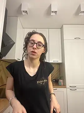 MartiniiSelenna online show from November 26, 2025, 6:47 am