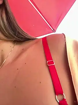 Snapshot of Rose-euphoria chatting on February 14, 2025, 5:03 pm Rose-euphoria online show from February 14, 2025, 5:03 pm