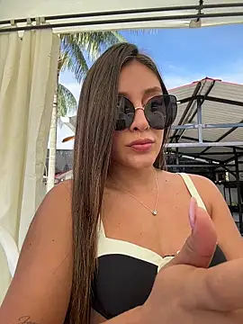 Snapshot of Rose-euphoria chatting on October 2, 2025, 1:40 pm Rose-euphoria online show from October 2, 2025, 1:40 pm