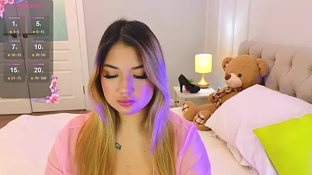 Snapshot of DaniellaMell chatting on September 19, 2025, 5:31 am DaniellaMell online show from September 19, 2025, 5:31 am