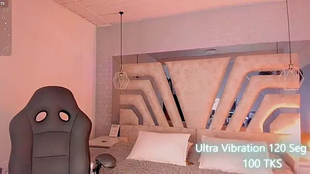 Snapshot of AngelineHeet chatting on September 26, 2025, 3:32 am AngelineHeet online show from September 26, 2025, 3:32 am